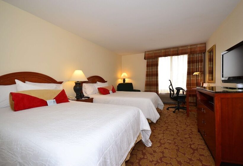２ダブルベッドのスタンダードルーム, Hilton Garden Inn Tulsa Airport