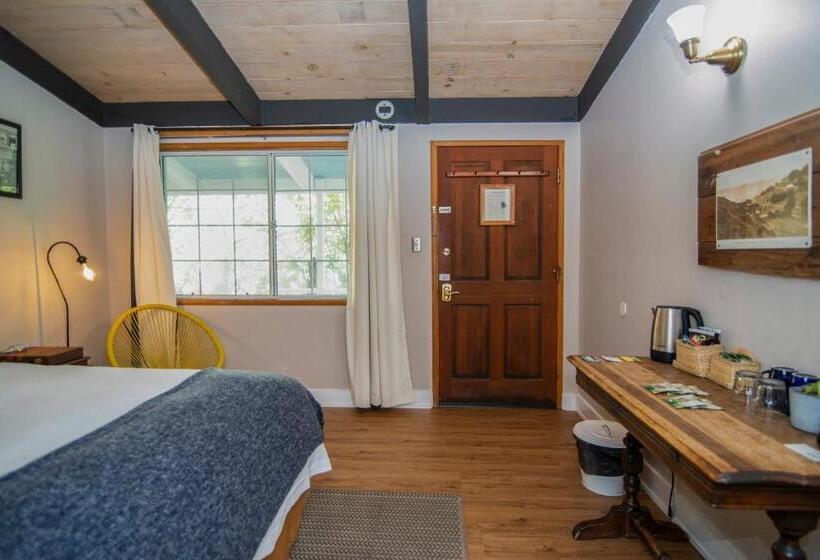 Quarto Estandar, Smiley S Saloon &