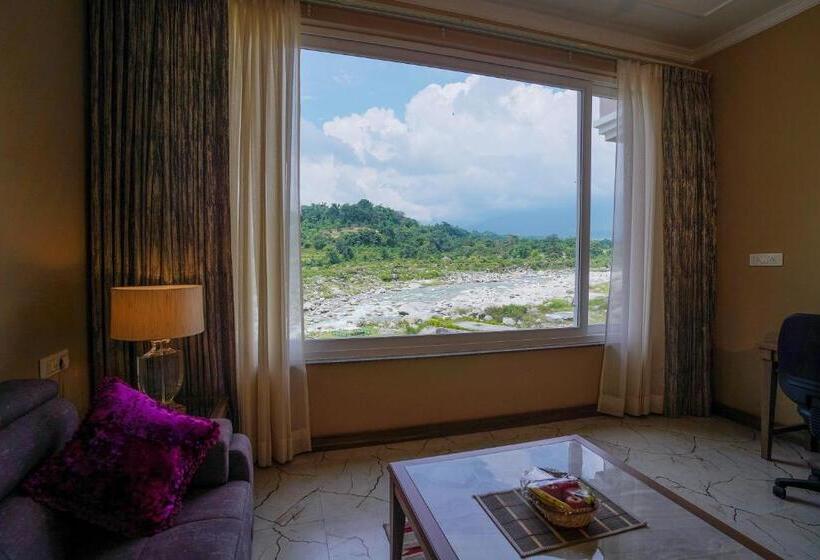 이그제큐티브 스위트, Neugal Riverfront Resort