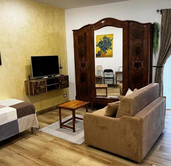 غرفة قياسية ثلاثية مزودة بشرفة, B&b Sant Agata Patrona