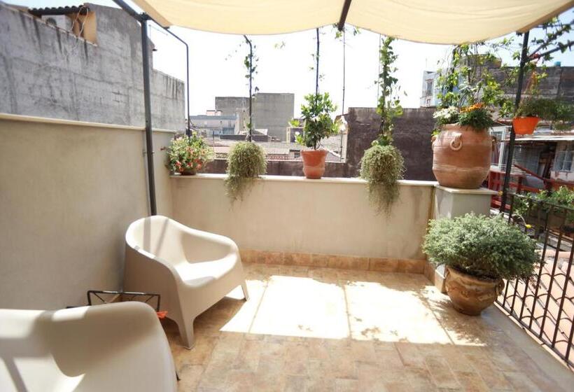غرفة قياسية مزوَّدة بتراس, B&b Sant Agata Patrona