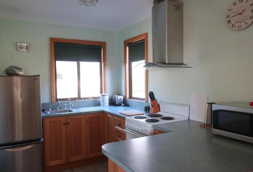 침실 2개 주택, Cherry Top Farmstay  Boutique Eco Village