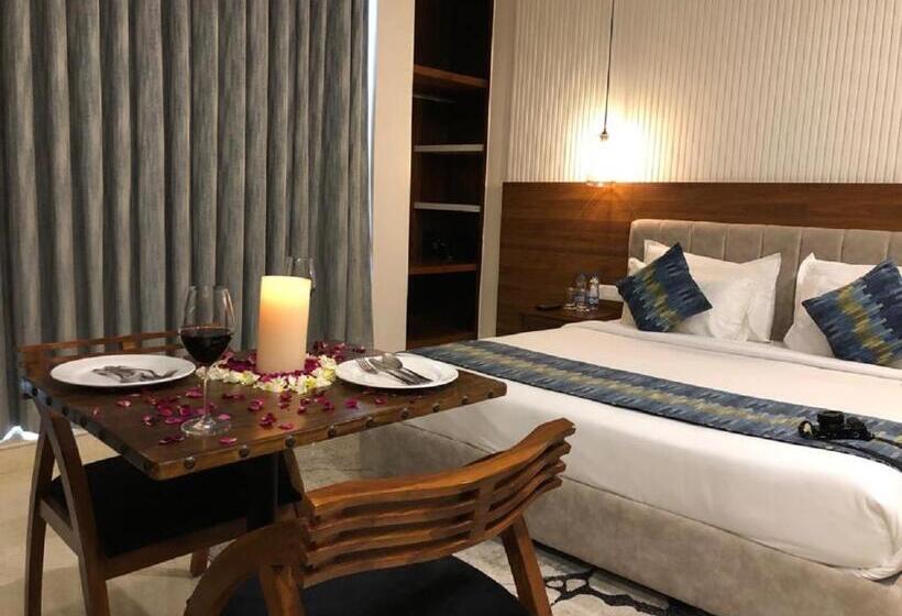 Suite King Bed, Comfort Inn Dhaliwals, Gurgaon