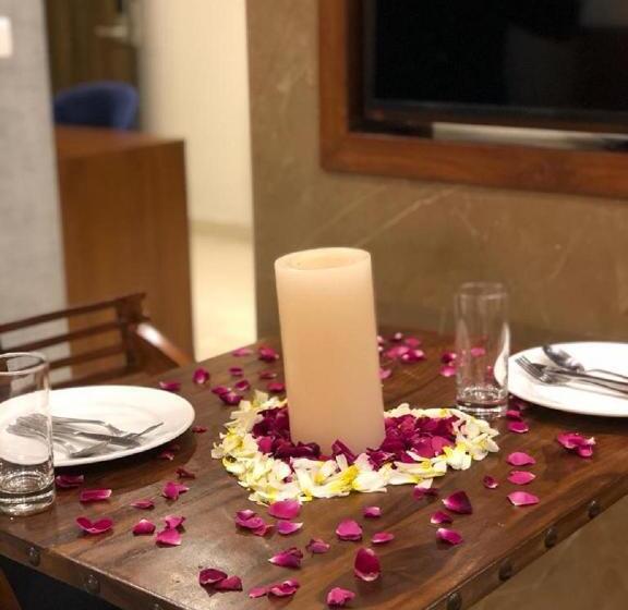 Suite King Bed, Comfort Inn Dhaliwals, Gurgaon