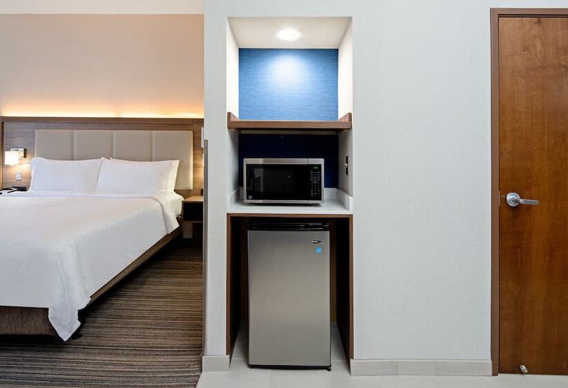 장애인을 위한 스위트, Holiday Inn Express Hotel & Suites Atascadero, An Ihg