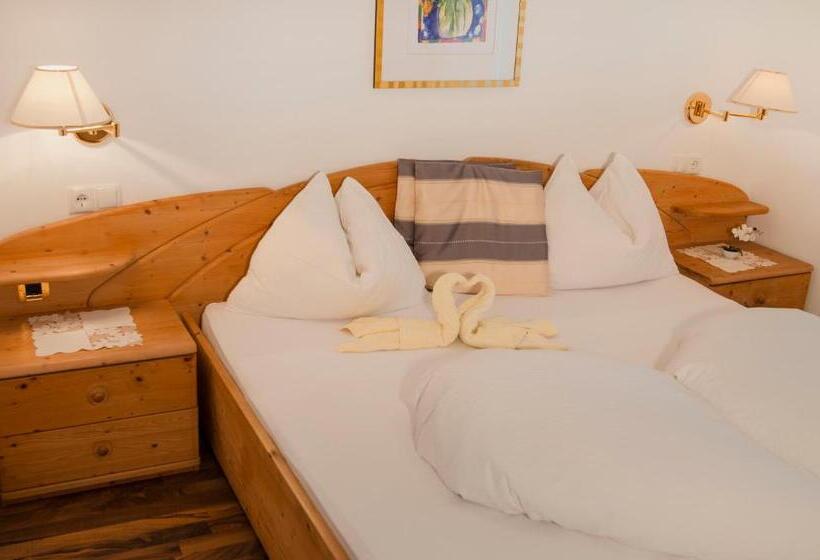 דירת שני חדרים עם מרפת, Residence Reinhild