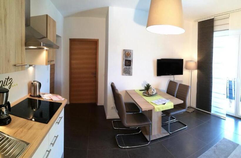 דירת שני חדרים עם מרפת, Residence Reinhild