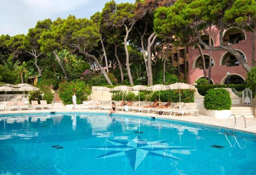 غرفة سوبيريور مطلّة علي الحديقة, Forte Village Resort  Il Castello