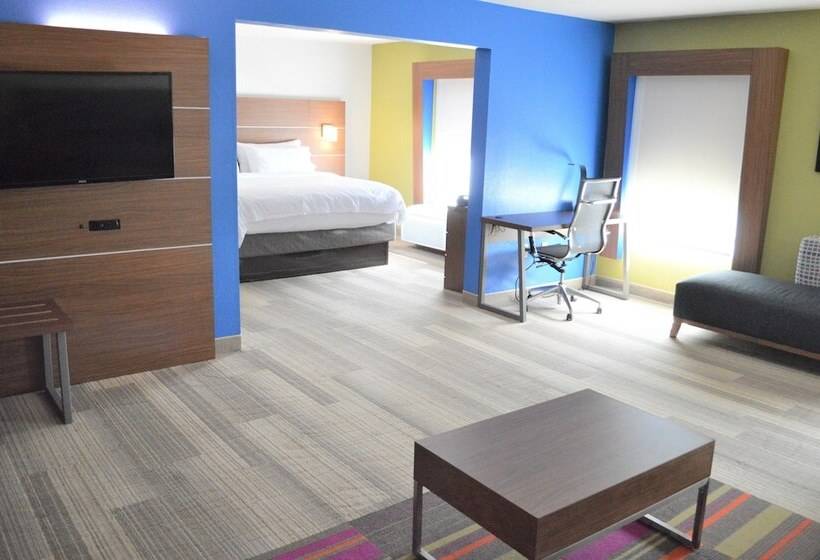 キングサイズベッドのスイートルーム, Holiday Inn Express & Suites Batesville, An Ihg