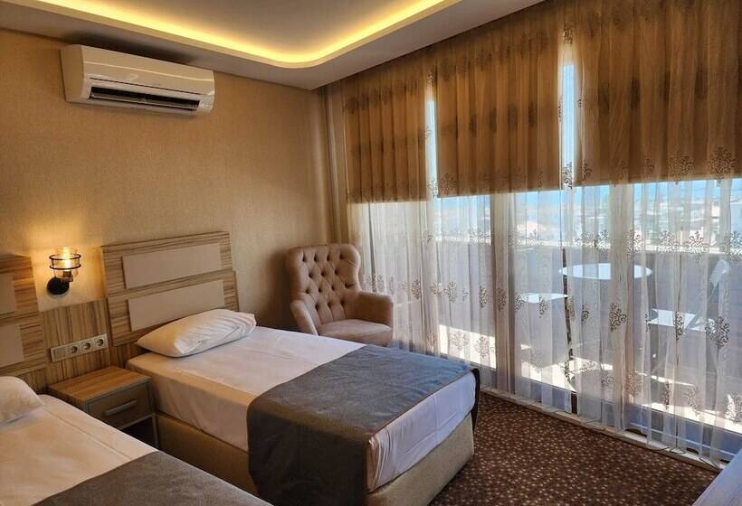 Chambre Familiale, Nanda