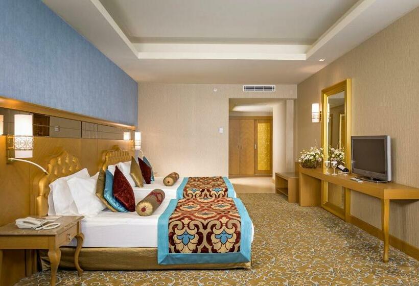 اتاق اساندارد با چشم‌انداز جانبی به دریا, Royal Holiday Palace