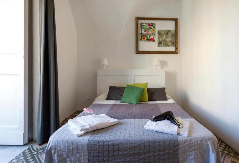 اتاق استاندارد سه تخته با چشم‌انداز, Da Gianni E Lucia Rooms With Bathroom In The City Center