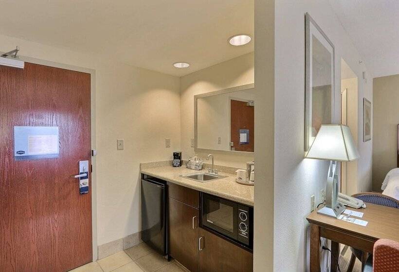 스탠다드 스튜디오, Hampton Inn & Suites Savannah   I 95 South   Gateway