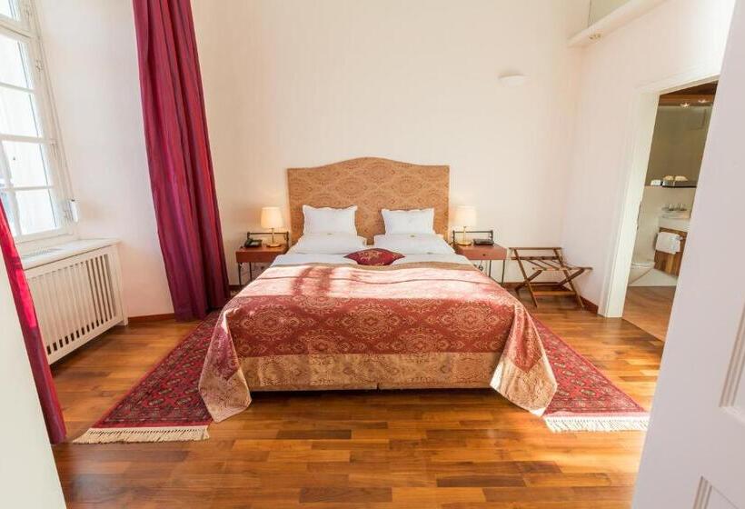 سوییت سوپریور, Schloss Leopoldskron