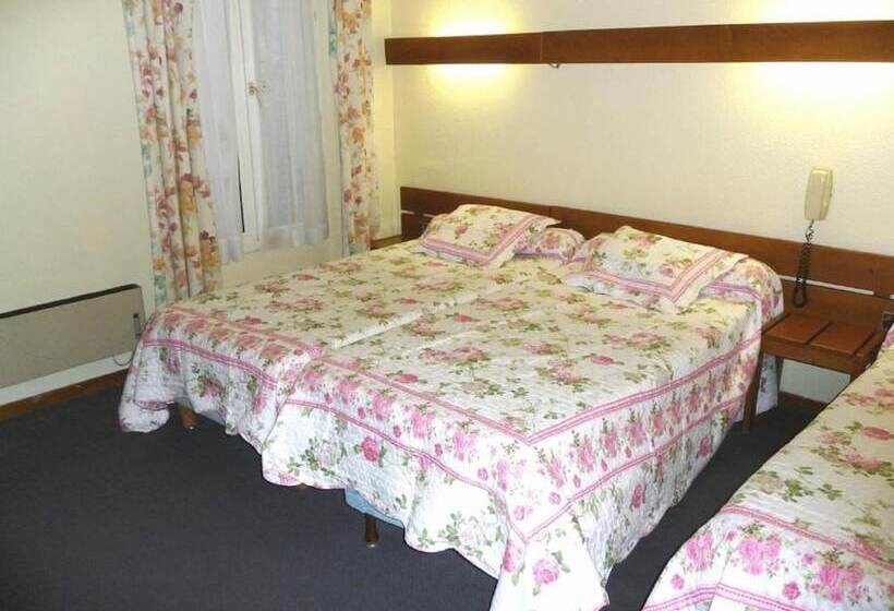 غرفة قياسية ثلاثية, Nouvel Hotel Paris 18