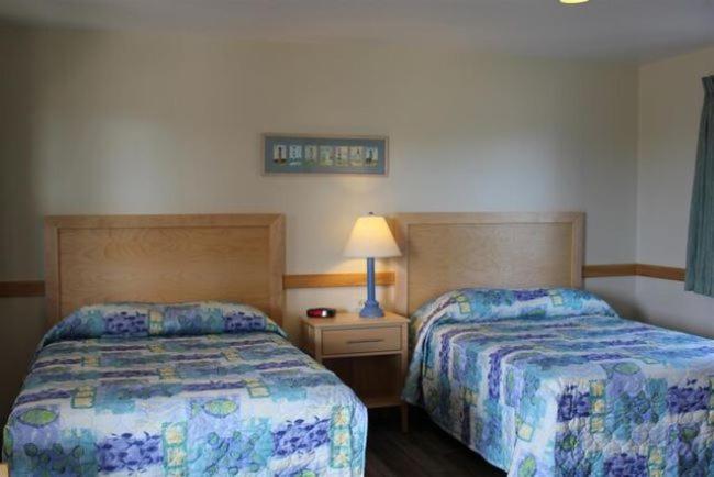 디럭스 룸, Pony Island Inn