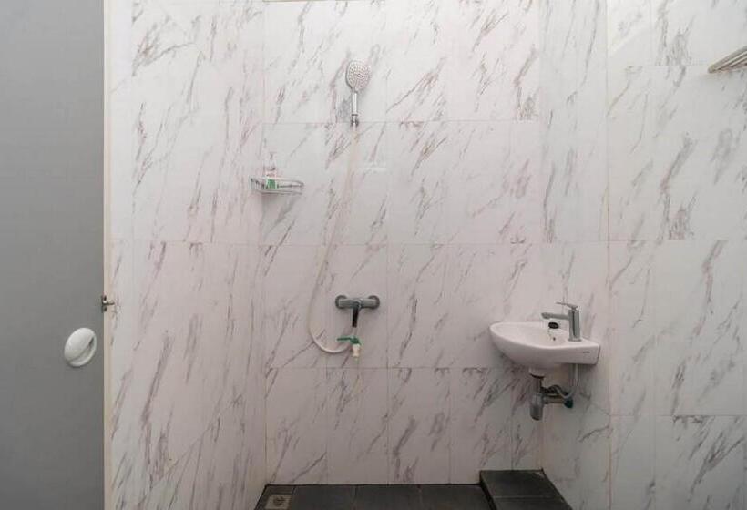 デラックスルーム, Reddoorz Near Exit Tol Kotabaru Itera Lampung