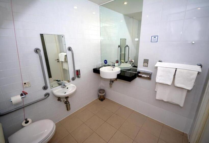 Номер Стандарт Адаптированный для Инвалидов, Holiday Inn Express Sheffield City Centre By Ihg