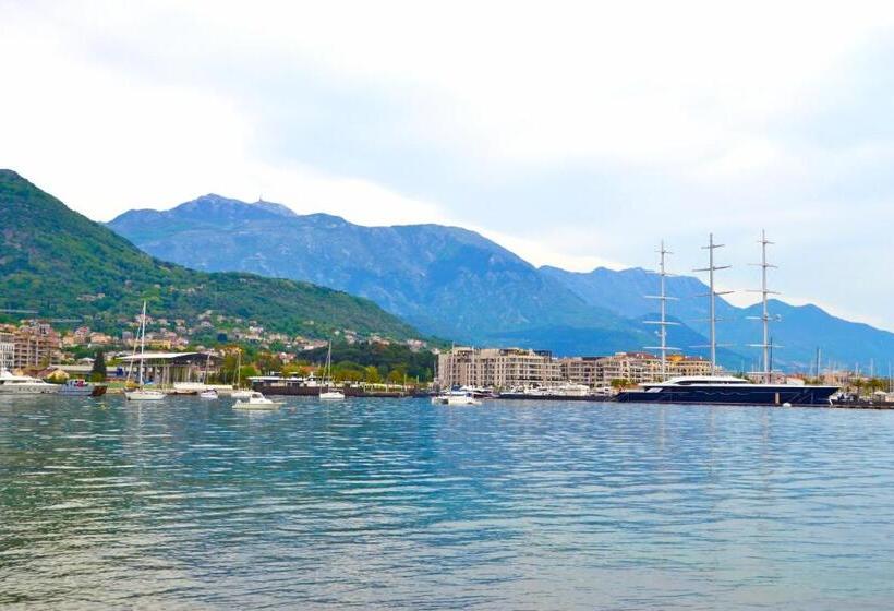 اتاق لوکس, Tivat Apartments