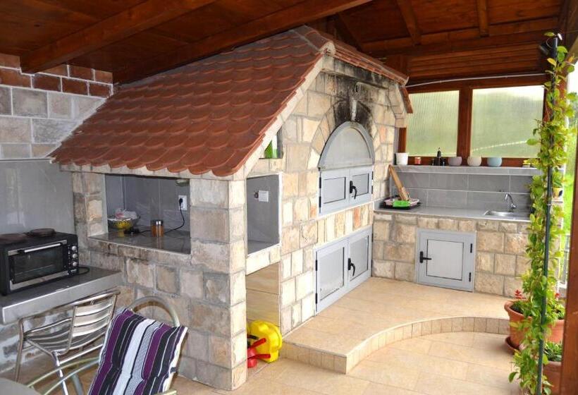 اتاق استاندارد با چشم‌انداز کوهستان, Tivat Apartments