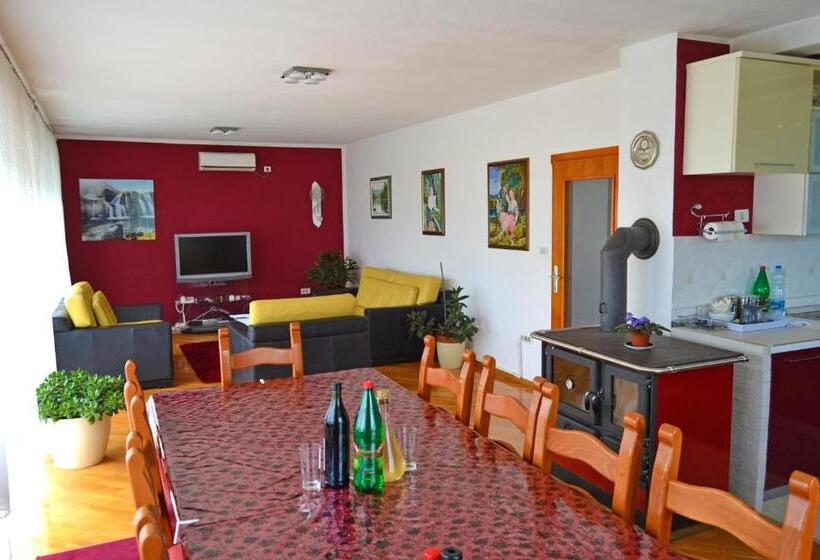 اتاق استاندارد با چشم‌انداز کوهستان, Tivat Apartments