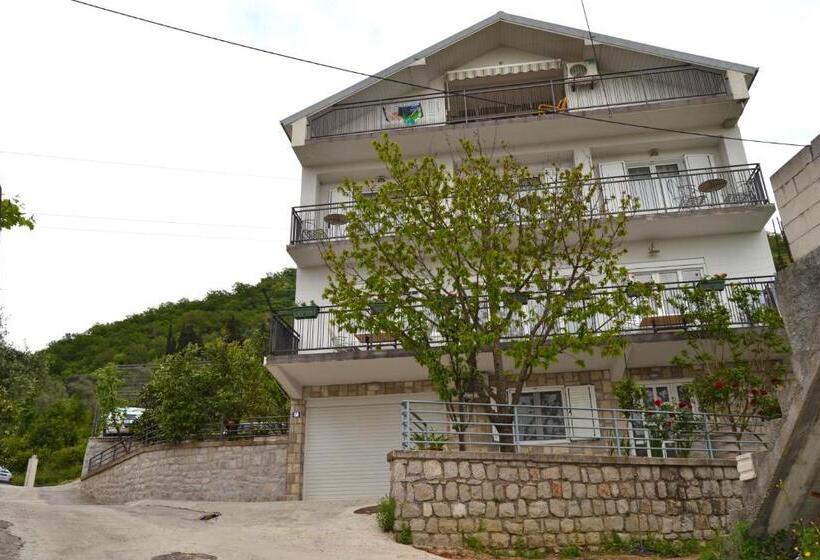 اتاق استاندارد با چشم‌انداز کوهستان, Tivat Apartments
