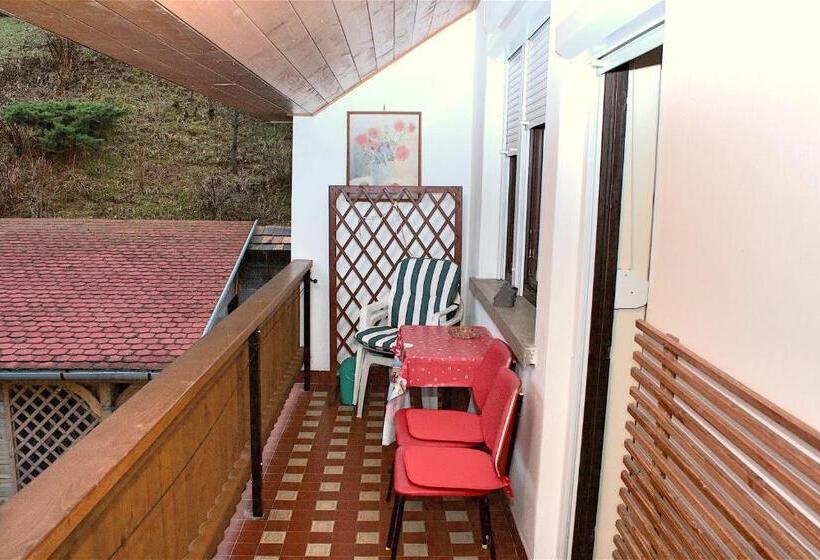Standard Triple Room with Terrace, Pereszlényi Vendégház