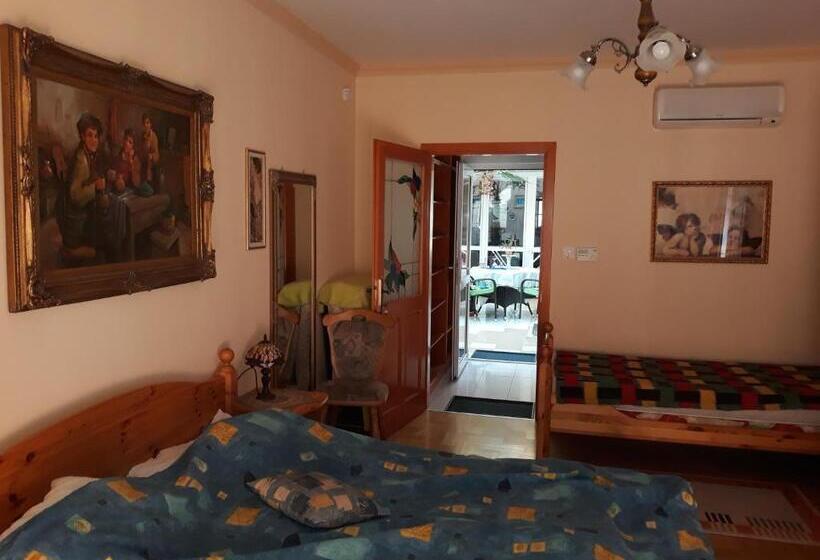 Номер Стандарт Трехместный, Kenézy Lux Apartman Vendégház