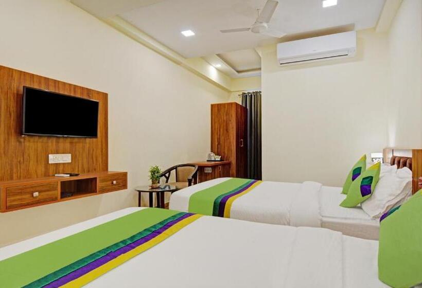 高级三人间, Tripli Hotels Le Shelton