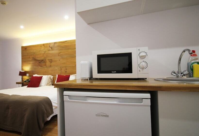 스탠다드 스튜디오, Guesthouse Vila Lusitania