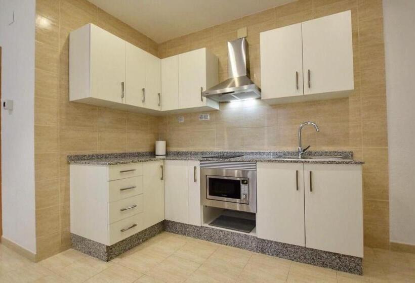 Апартаменты 3 Спальни, Quart Youth Hostel & Apartments