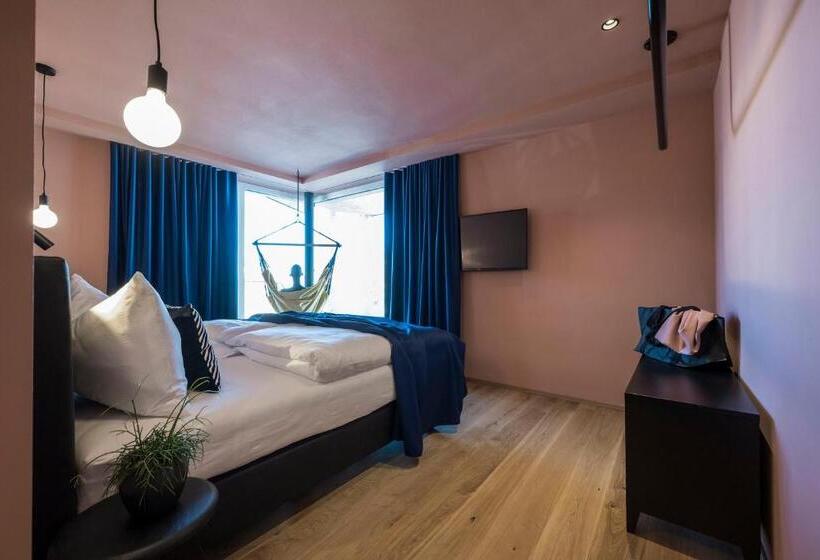 Quarto Deluxe com Sacada, Sport Hotel Passo Carezza