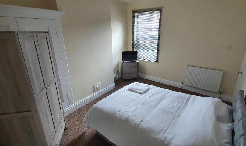 Номер Стандарт, Apartment In Central Doncaster