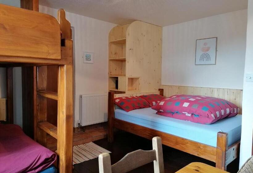 Семейный Номер Superior, Aille River Tourist Hostel And Camping Doolin