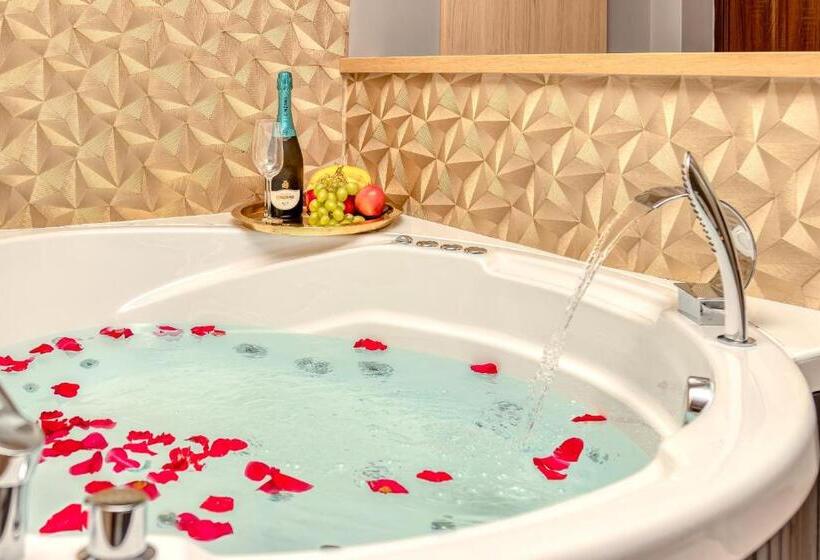 Люкс Повышенной Комфортности, Love And Dream élményvilla