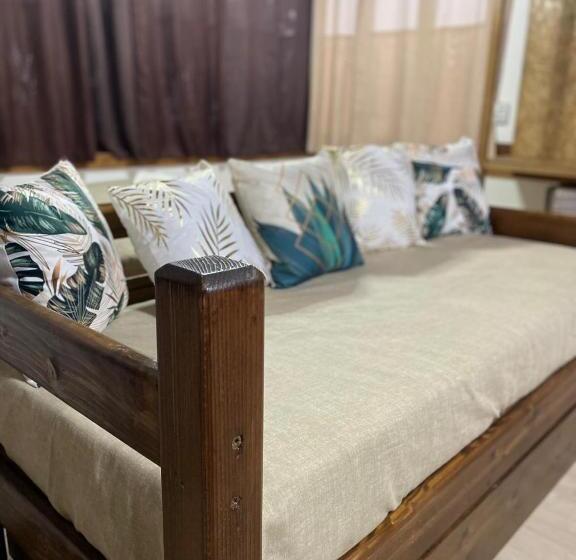 Quarto Deluxe, Sweet Home