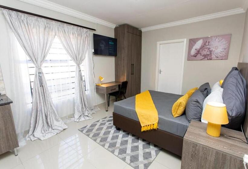 Quarto Deluxe, The Hide On Claremont