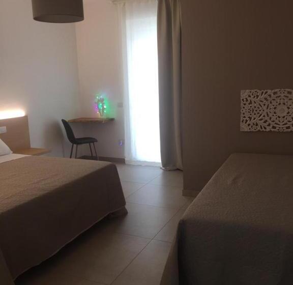 Quarto Triplo Estandar, Le Rondini House
