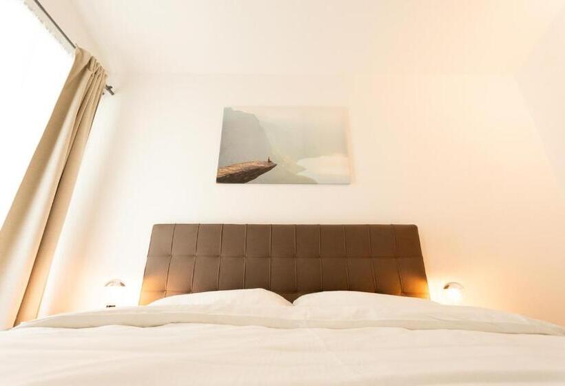 اتاق استاندارد سه نفره, Alpencity Suites