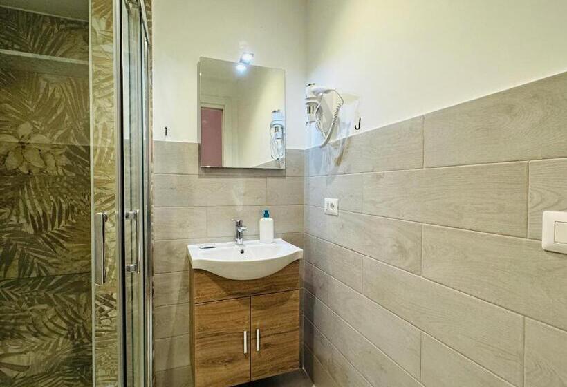 اتاق استاندارد یک تخته با سرویس بهداشتی مشترک, Hostel Mancini Naples