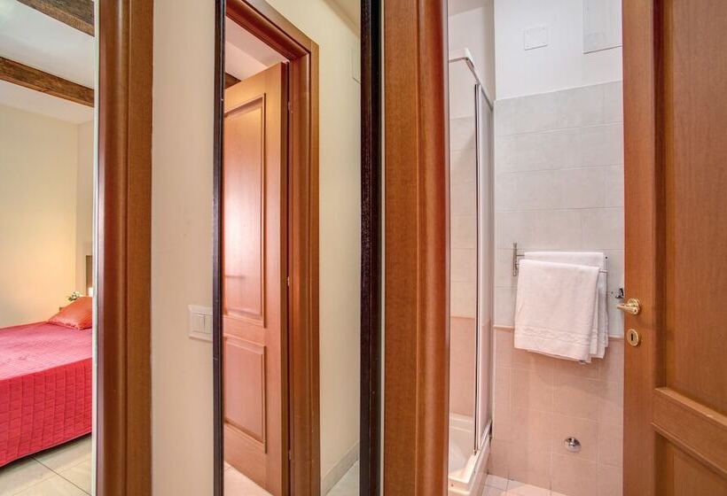 اتاق استاندارد سه تخته با سرویس بهداشتی مشترک, Mosaic