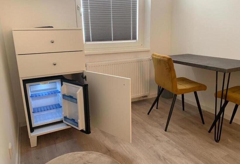 اتاق استاندارد یک تخته با سرویس بهداشتی مشترک, Argenta Living 16