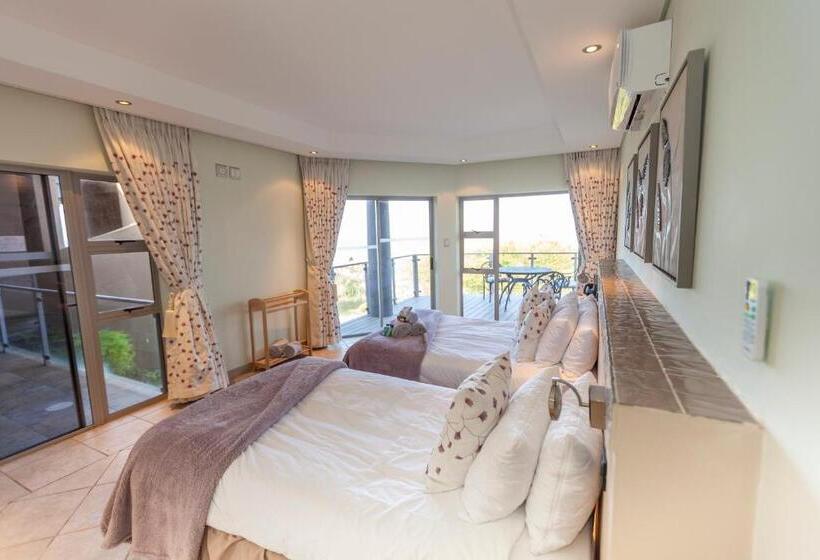 Четырехместный Номер Стандарт с Балконом, Danara Place