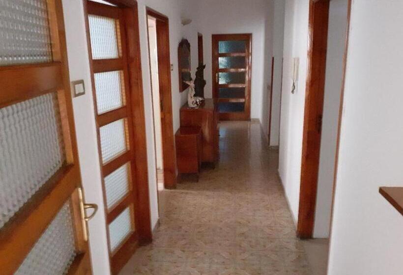 اتاق لوکس, A Casa Di Adele