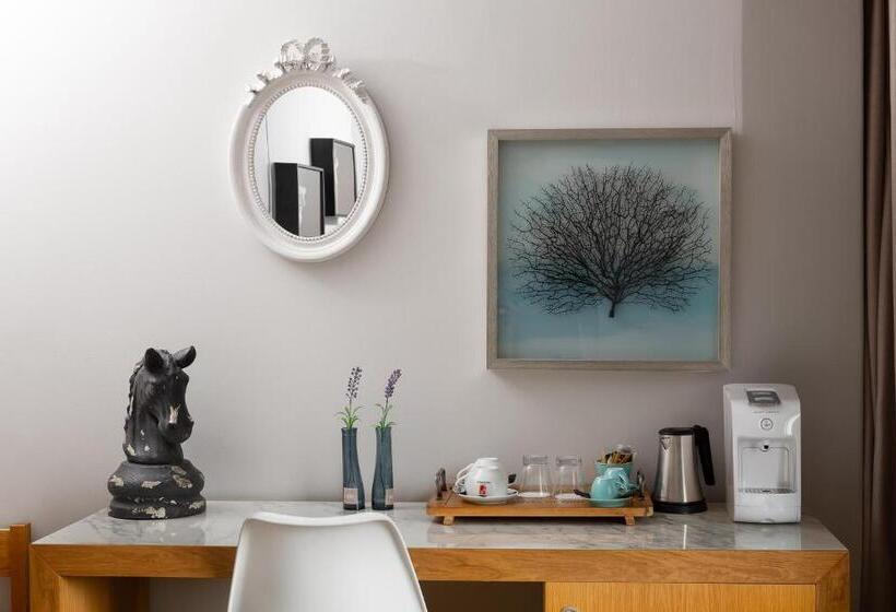Quarto Triplo Estandar com Vistas, A For Athens