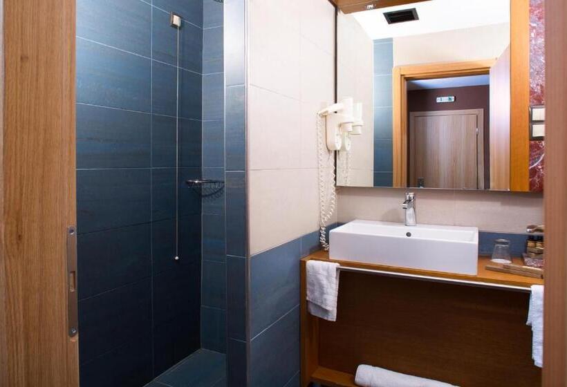 Quarto Deluxe, A For Athens