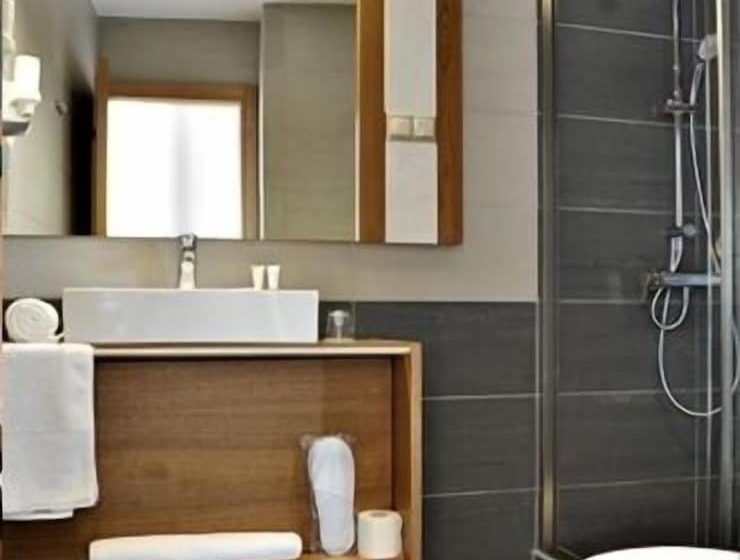 Quarto Triplo Estandar, A For Athens