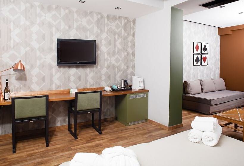 Quarto Deluxe, A For Athens