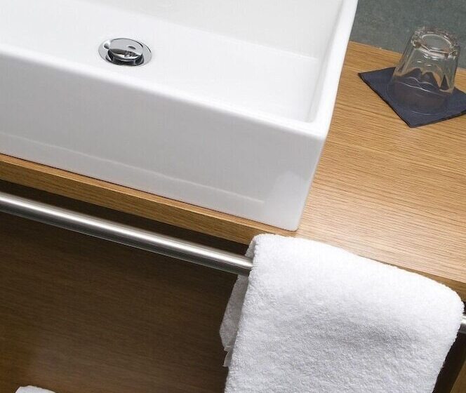 Quarto Economy, A For Athens