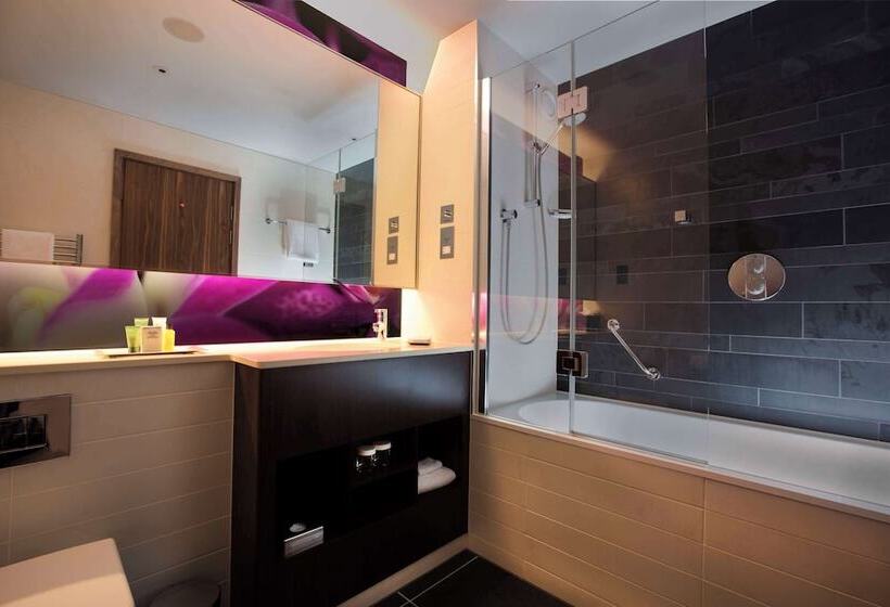 스탠다드 룸, Hilton London Heathrow Airport Terminal 5